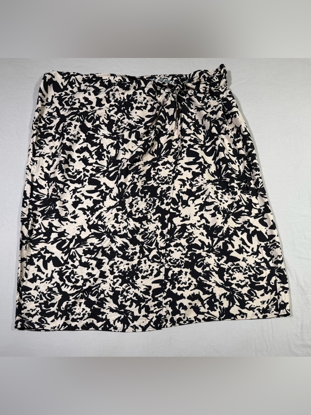 Ava & Viv Black and White Floral A-Line Skirt